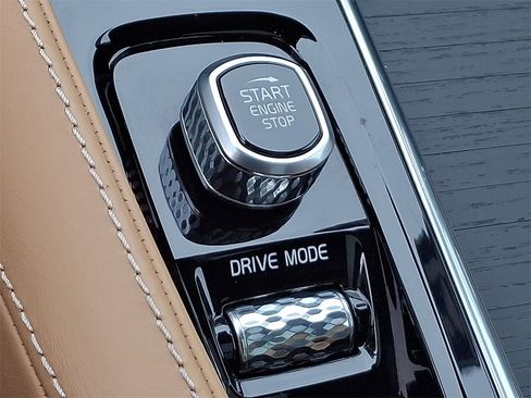 Used 2021 Volvo XC90 T6 Inscription w/ Protection Package Premier image 26