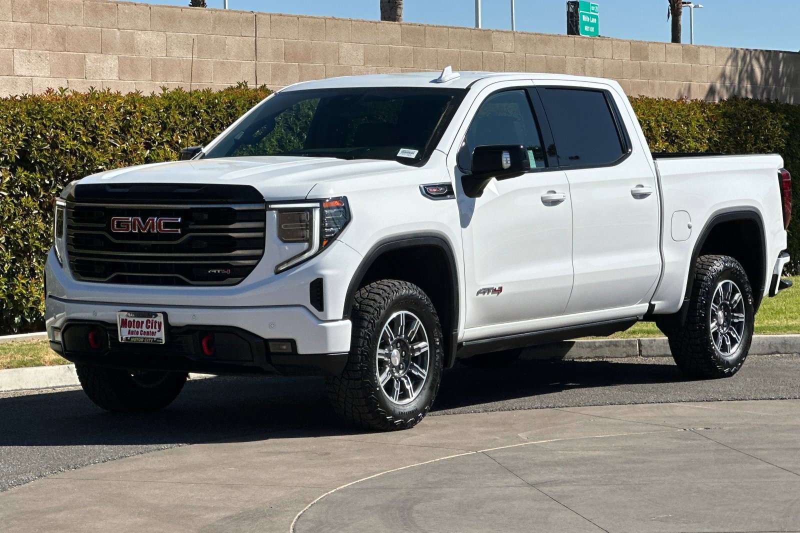 Certified 2025 GMC Sierra 1500 AT4 AWD/4WD image 8