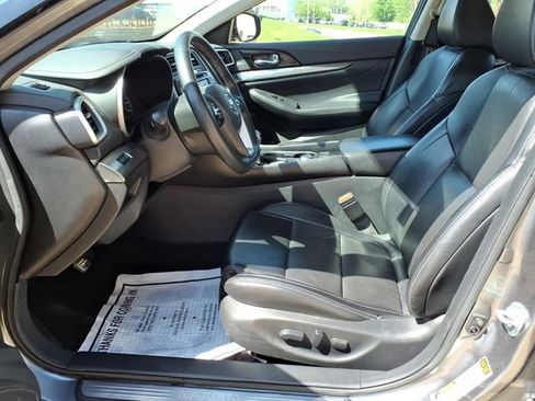 Used 2022 Nissan Maxima SV w/ Floor Mat Group FWD image 18