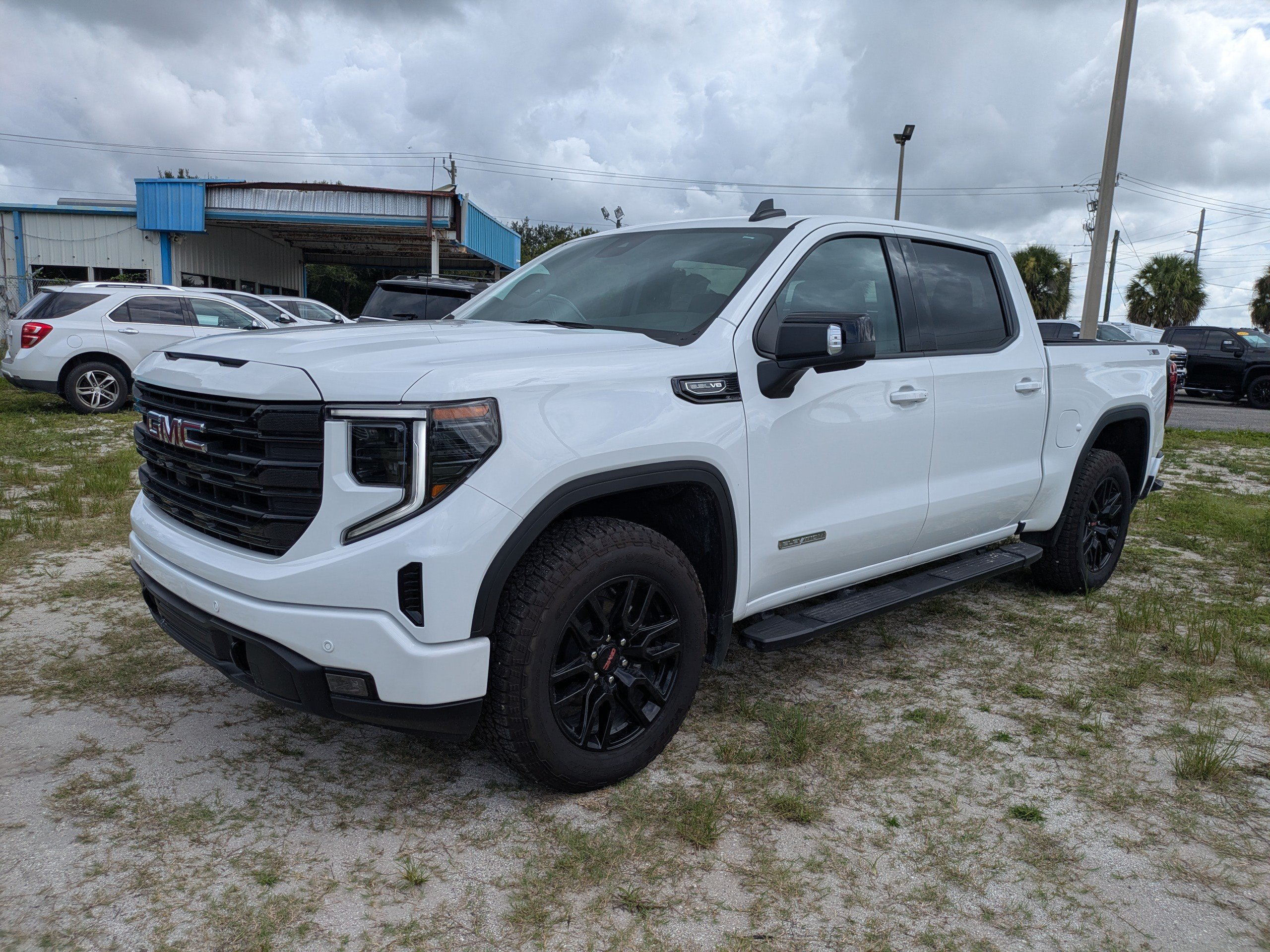 Used 2026 GMC Sierra 1500 Elevation w/ Elevation Premium Package AWD/4WD image 8