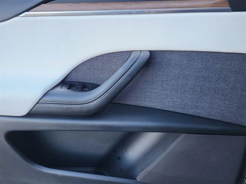 Used 2022 Tesla Model X image 10