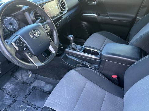 Used 2020 Toyota Tacoma TRD Sport w/ Technology Package image 10