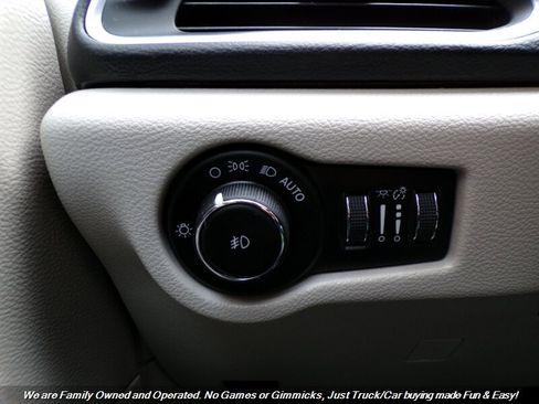 Used 2017 Chrysler Pacifica Touring-L Plus image 50