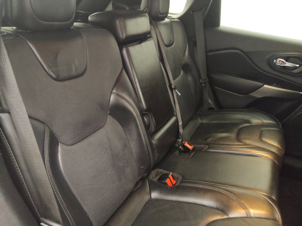 Used 2019 Jeep Cherokee Limited FWD image 19