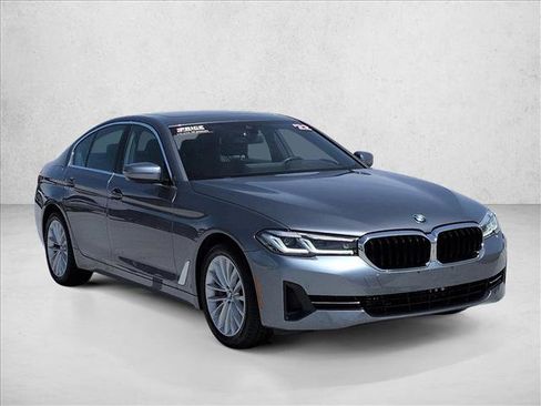 Used 2022 BMW 530i w/ Premium Package RWD image 3