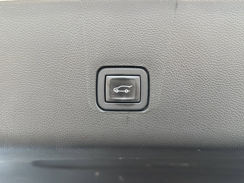 Used 2023 Chevrolet Traverse LT w/ LPO, Roadside Safety Package AWD/4WD image 29