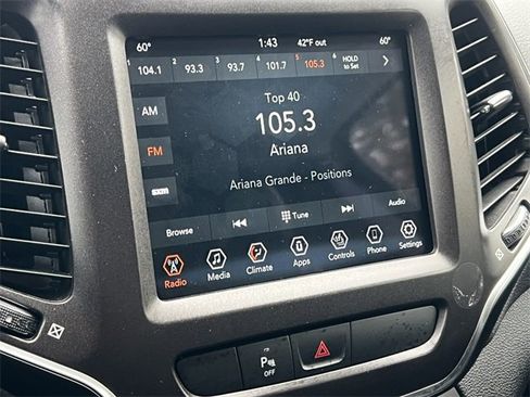 Used 2022 Jeep Cherokee Trailhawk image 23