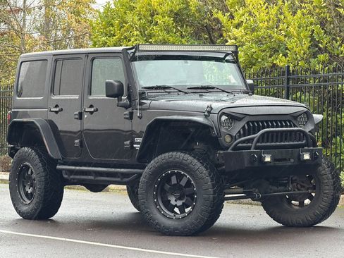 Used 2013 Jeep Wrangler Unlimited Sport image 2