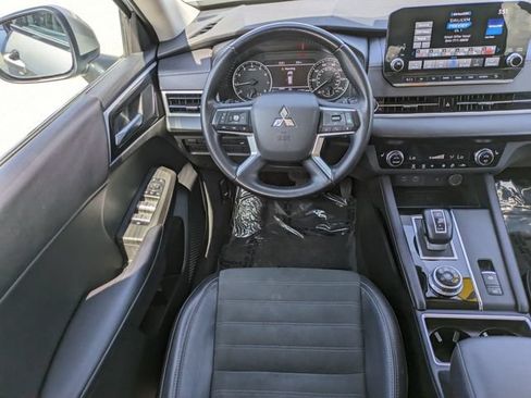Used 2024 Mitsubishi Outlander SE FWD image 16