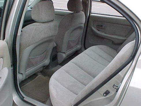 Used 2005 Hyundai Elantra GLS FWD image 15