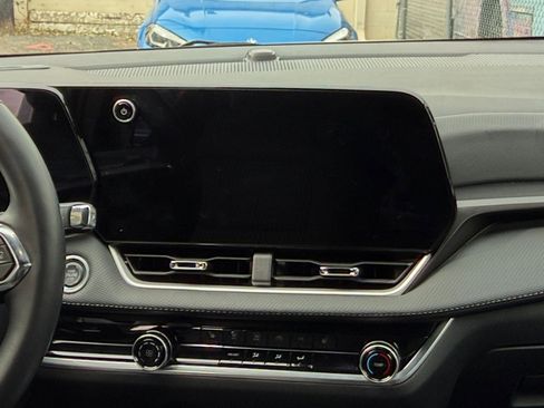 Used 2025 Chevrolet Equinox LT AWD/4WD image 17