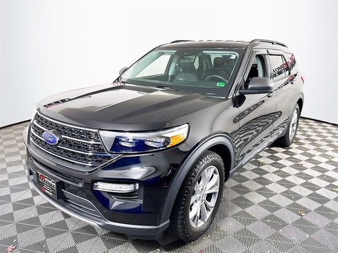 Used 2020 Ford Explorer XLT w/ Equipment Group 202A image 3