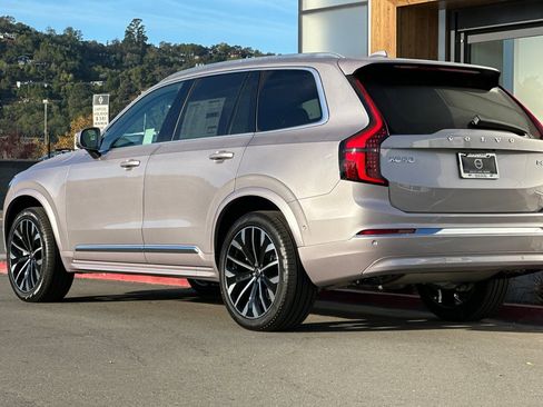 New 2026 Volvo XC90 B6 Plus w/ Protection Package image 6