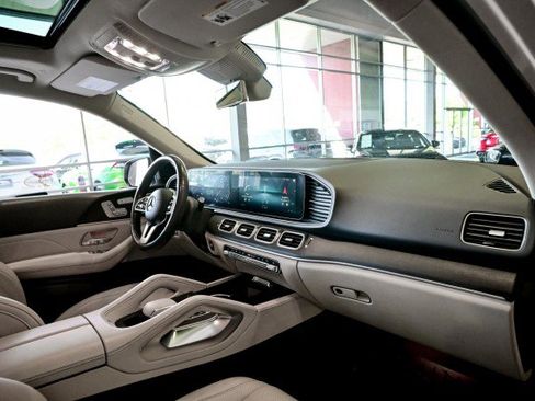 Used 2020 Mercedes-Benz GLE 350 4MATIC w/ Premium Package image 24