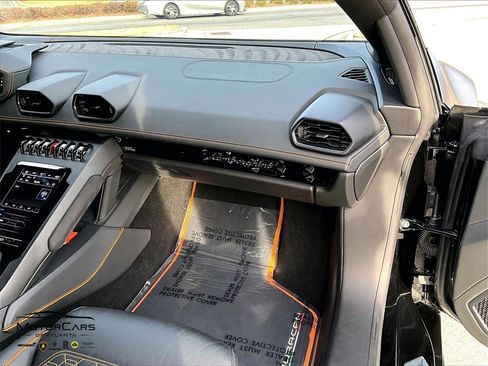 Used 2020 Lamborghini Huracan EVO image 15