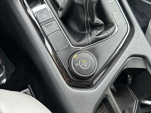 Used 2023 Volkswagen Taos SE w/ Black Wheel Package image 31