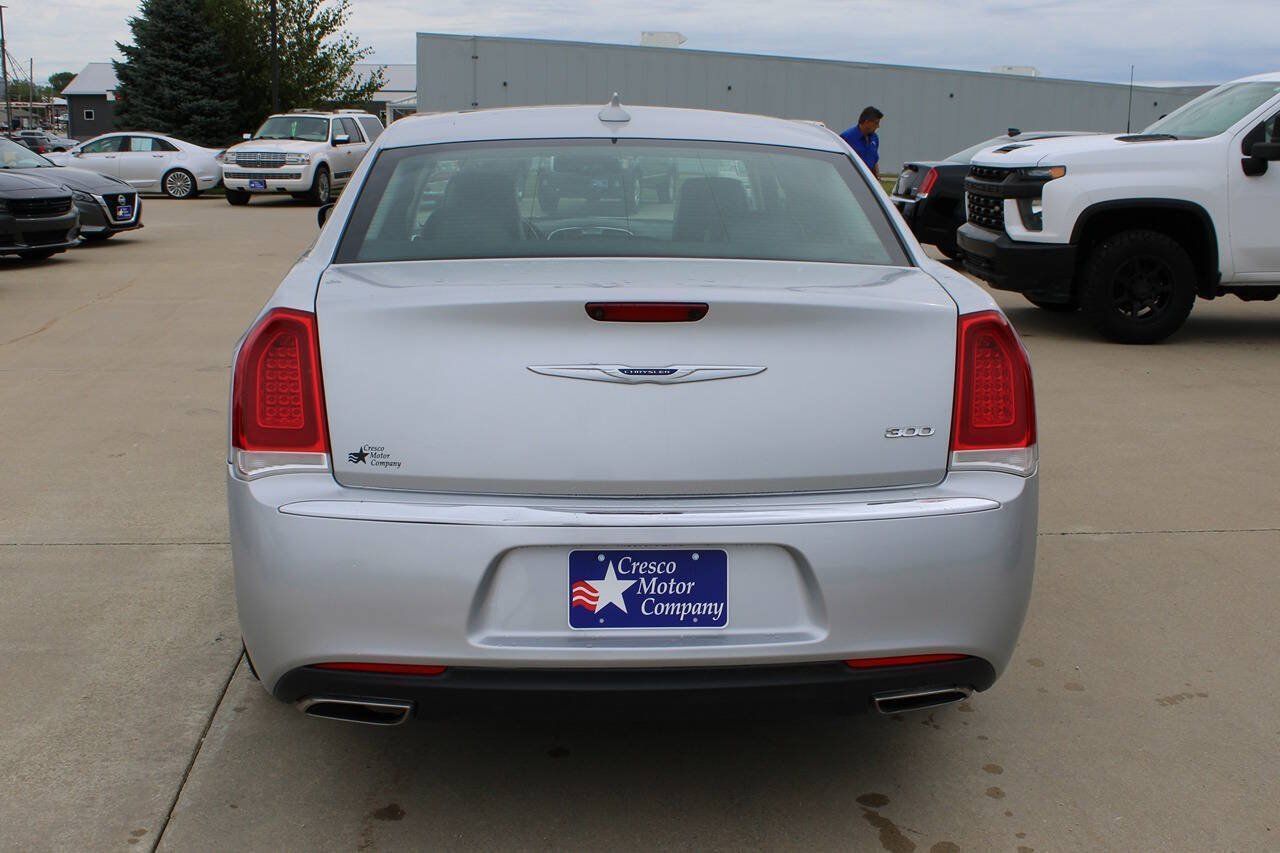 Used 2020 Chrysler 300 Limited RWD image 6