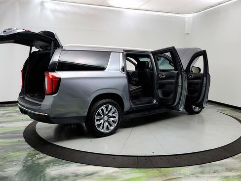 Used 2021 GMC Yukon XL SLT w/ SLT Premium Package image 11