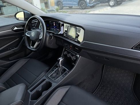 Certified 2023 Volkswagen Jetta SE w/ Panoramic Sunroof Package image 21