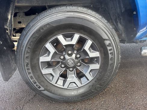 Used 2017 Toyota Tacoma SR5 w/ Tow Package image 9