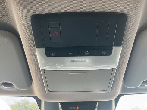 Used 2025 Nissan Rogue SV FWD image 18
