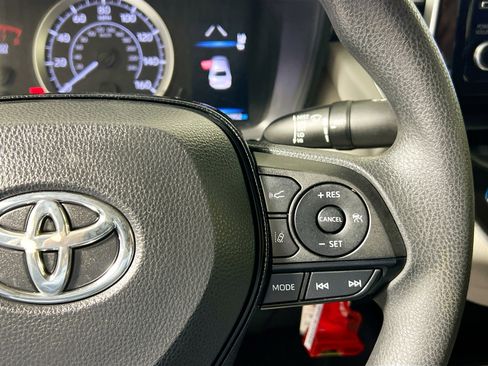 Used 2020 Toyota Corolla LE image 19