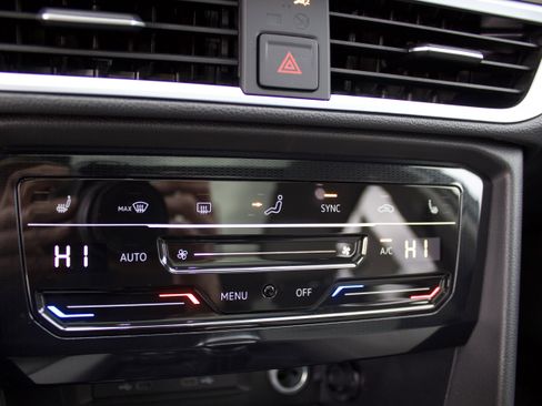 New 2026 Volkswagen Taos SE AWD/4WD image 23