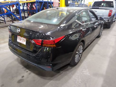 Used 2025 Nissan Altima 2.5 SV FWD image 3