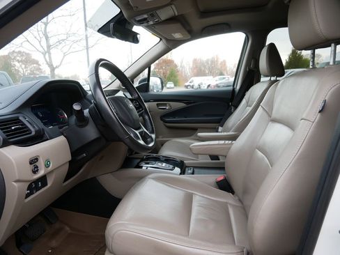 Used 2019 Honda Pilot Touring image 25