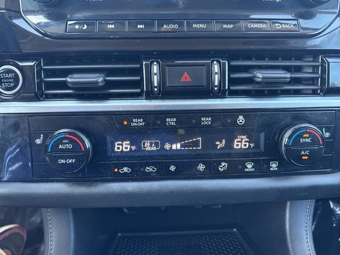 Used 2023 Nissan Pathfinder SL AWD/4WD image 19