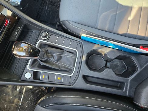 Used 2025 Volkswagen Jetta SE image 31