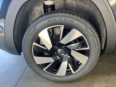 New 2026 Volkswagen Atlas Cross Sport SE image 29