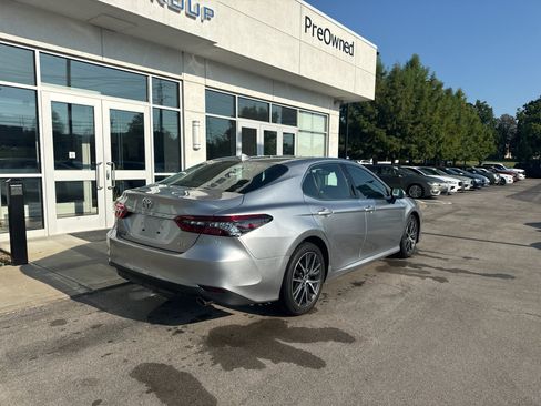 Used 2024 Toyota Camry XLE FWD image 3