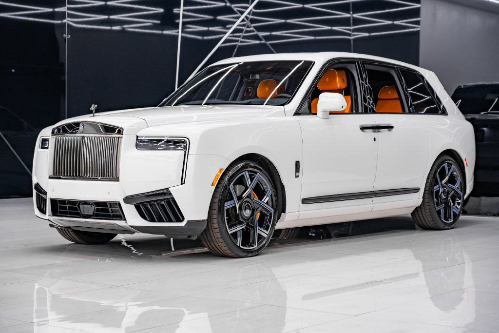Used 2025 Rolls-Royce Cullinan Black Badge AWD/4WD image 3