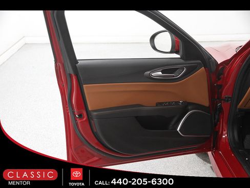 Used 2021 Alfa Romeo Giulia Ti w/ Active Assist 2 Package TI AWD/4WD image 4