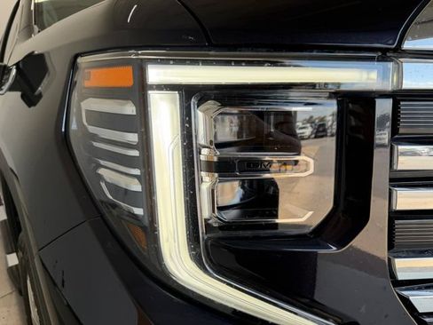 Used 2023 GMC Sierra 1500 SLT AWD/4WD image 33
