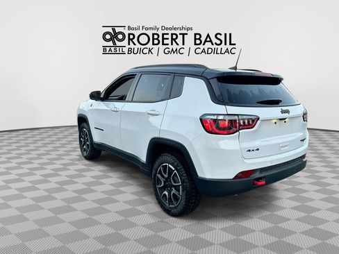 Used 2025 Jeep Compass Trailhawk AWD/4WD image 6