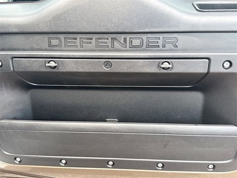 Used 2022 Land Rover Defender 90 image 28