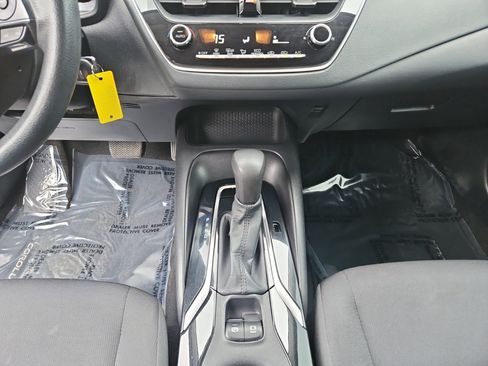 Used 2021 Toyota Corolla LE image 11