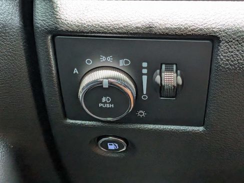 Used 2020 Jeep Grand Cherokee Altitude RWD image 32