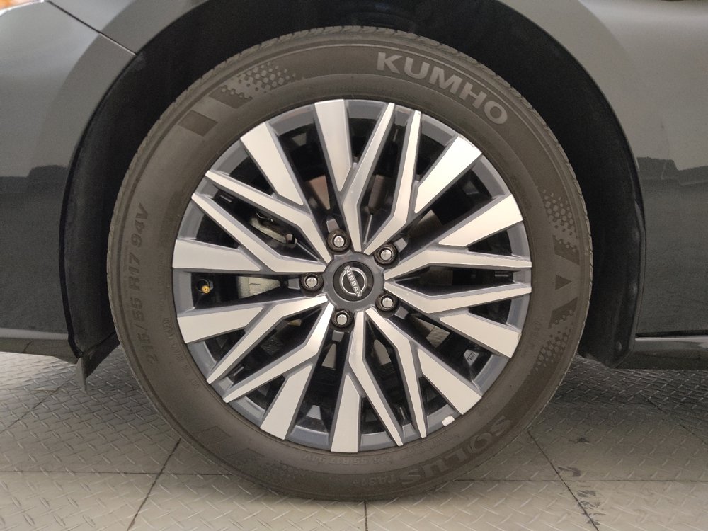 Used 2025 Nissan Altima 2.5 SV FWD image 31