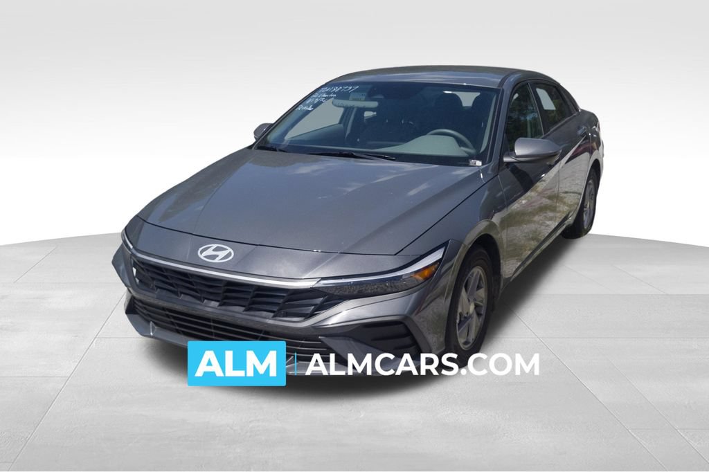 Used 2026 Hyundai Elantra SE FWD image 1
