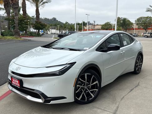 New 2026 Toyota Prius Plug-In Hybrid FWD image 2