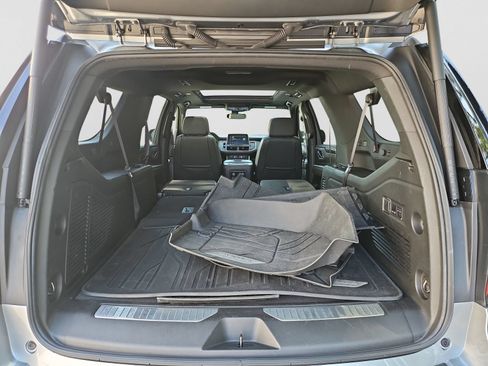 Used 2024 Chevrolet Suburban Z71 w/ Luxury Package AWD/4WD image 20