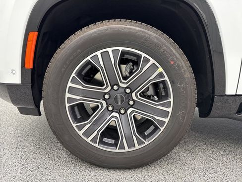 Used 2025 Jeep Wagoneer 2WD image 11