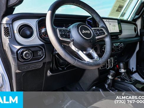 Used 2025 Jeep Wrangler Unlimited Sahara AWD/4WD image 27