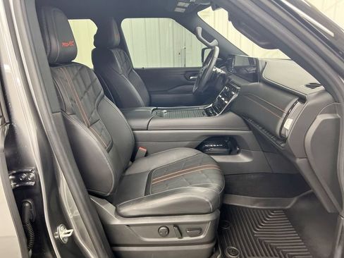 Used 2025 Nissan Armada PRO-4X AWD/4WD image 22