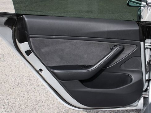 Used 2018 Tesla Model 3 Long Range image 34