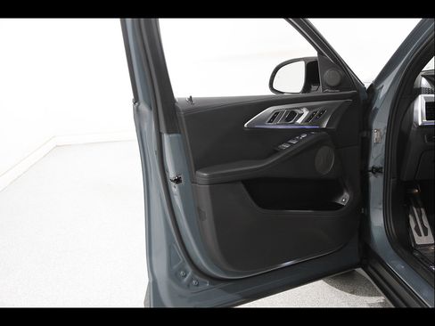 Certified 2023 BMW XM AWD/4WD image 5