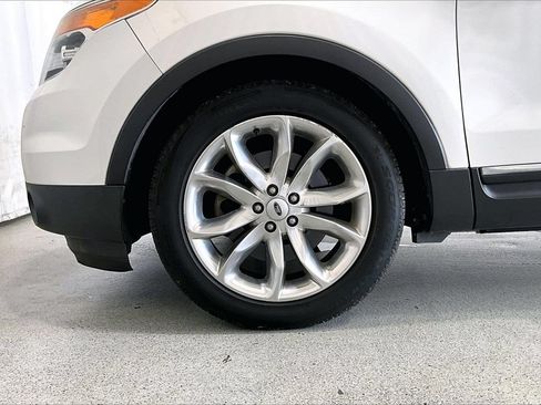 Used 2014 Ford Explorer Limited w/ Equipment Group 301A FWD image 5